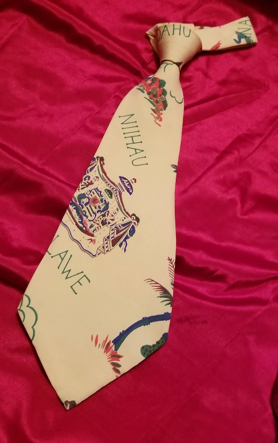 Incredible ~ 1940's ~ Hawaii ~ Yellow ~ Wide ~ Tie