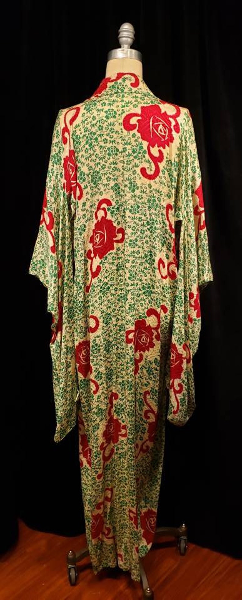 Women/'s ~ Vintage ~ Kimono ~ Bold ~ 1960/'s ~ 1970/'s ~ Dress ~ Robe ~ Amazing ~ Stunning ~ Silk ~ Incredible ~ Red Carpet ~ Unisex ~ Roses
