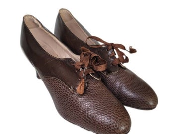 Vintage Women's Shoes ~  Brown on Brown ~ Lace Up ~ Gently Worn ~ 1928 ~ L@@k!!!
