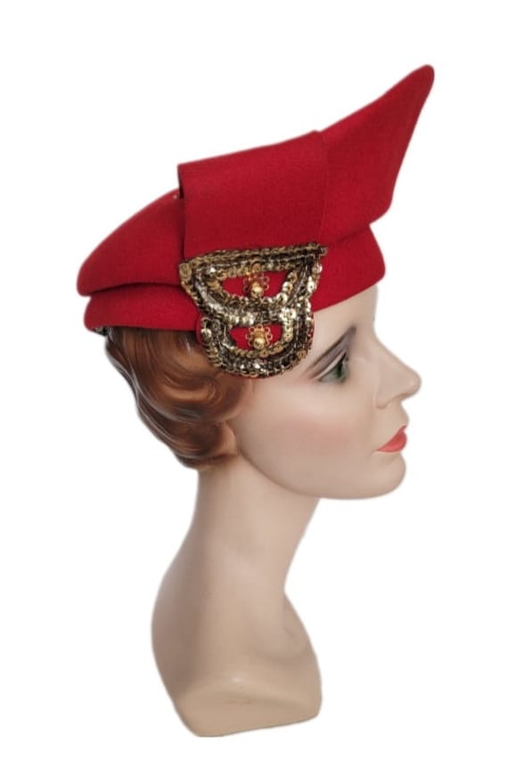 Vintage ~ Women's ~ Red ~ Beret ~ French ~ Chapeau