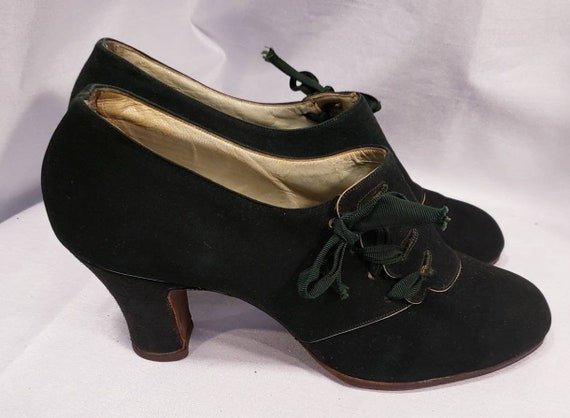Vintage Women's ~ Incredible ~ Suede ~ Lace up ~ Shoes