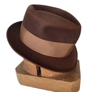 Vintage ~ Men's ~ Barclay ~ Brown ~ Fedora ~ Unique ~ Rear ~ Bow ~ Size 7 1/4 ~  Must view!!!