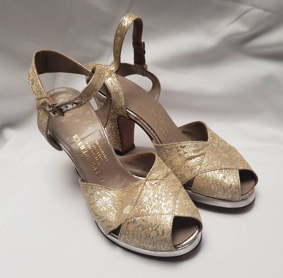 Women's ~ Platform ~ Sandal ~1940's ~ Silver on Cream… - Gem