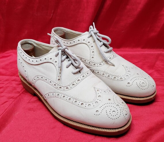 Mens Vintage Beautiful White Bucks Wing Tips Red Soles Florshiem Near Mint Spring Summer Dress Shoes L K