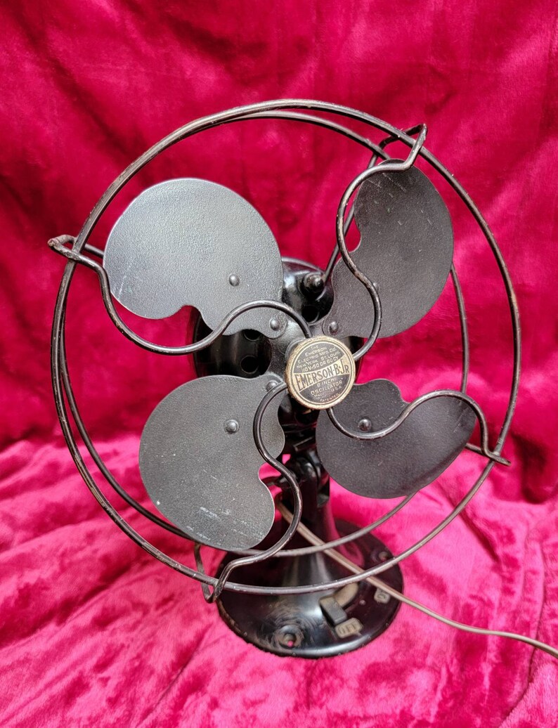 Vintage ~ Black ~ Emerson ~ Desk ~ Wall ~ Fan ~ 1930#39;s ~ Mad Vintage ~ Black ~ Emerson ~ Desk ~ Wall ~ Fan ~ 1930#39;s ~ Mad