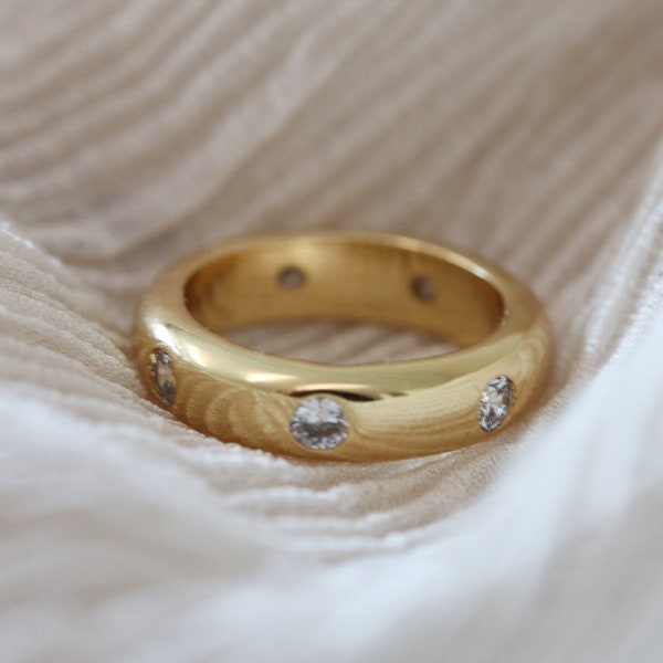 Linn Chunky Round Diamond Pave Ring, Minimal Gold Eternity Wedding Band, Simple Gold Band, Unique Jewelry Gift for her