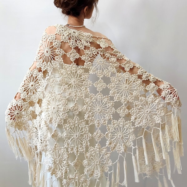 Sciarpa boho in cotone color crema, stola da sera in pizzo avorio, sciarpa con frange fatta a mano