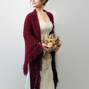 Châle bordeaux, écharpe de soirée bordeaux, mariage automne hiver, couverture de mariée, écharpe duveteuse, cadeau de demoiselle d'honneur, mère de la mariée, écharpe à franges