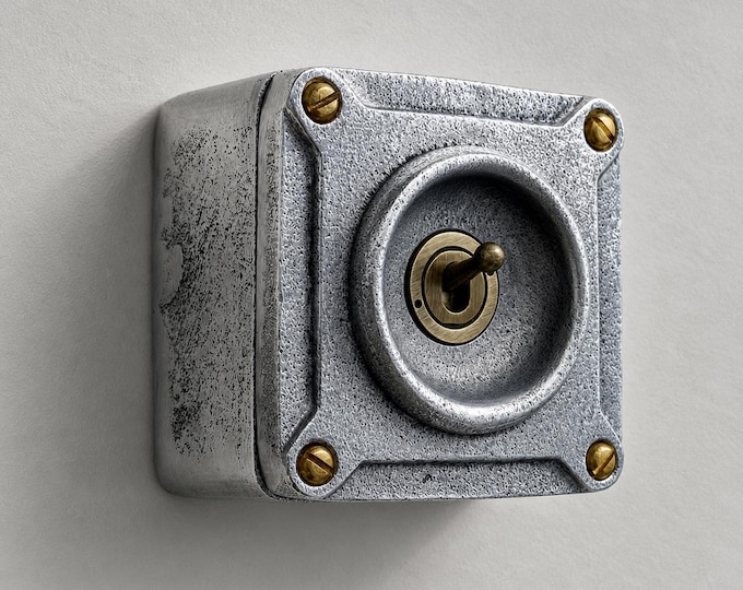 Single Gang Cast Aluminium Conduit Toggle Light Switch | 2 Way