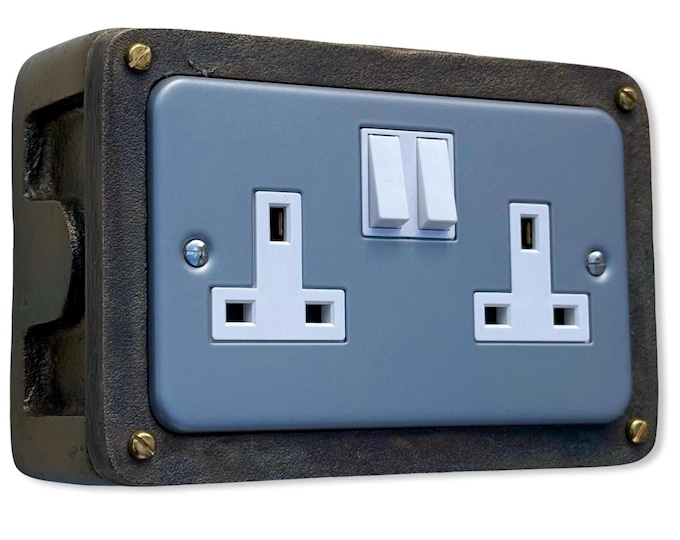 Grey Metal Clad Double Switched 13A Power Socket 230V 2 Gang 2G Socket Antique Brass Conduit Switch Industrial