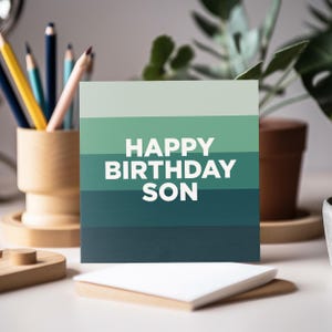 Tarjeta de cumpleaños para hijo: Feliz cumpleaños, diseño de rayas, sencilla, sobre kraft.