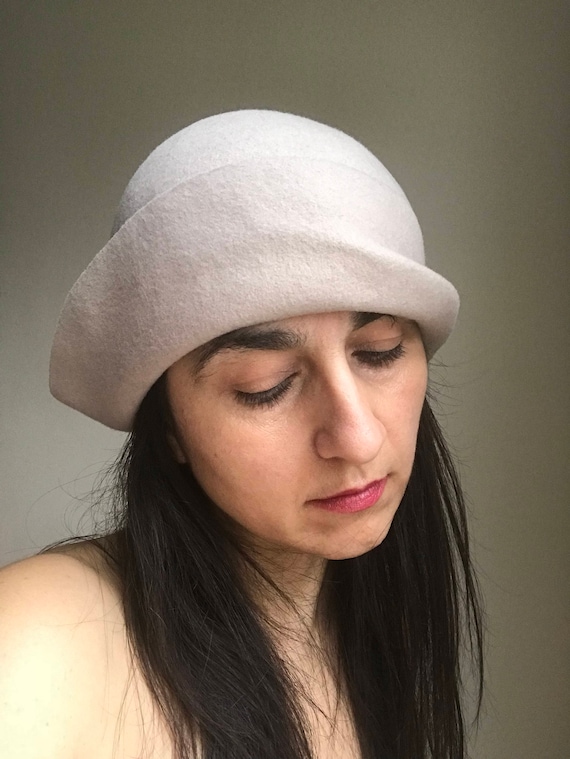 1920s style cloche hat