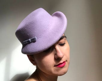 1930s 1940s Style Lilac Felt Tilt Hat With Small Velvet Ribbon Bow, Percher Hat, Winter Hat, Retro Style Hat, Vintage style Hat, Race Hat