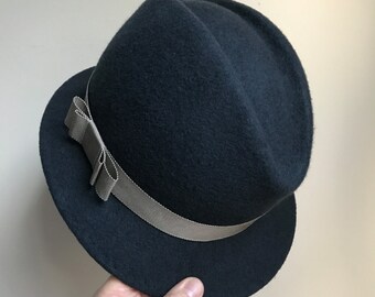 Womens and Mens Felt Fedora Hat Small Brim, Classic Hat, Casual Hat, Winter Hat, Dark Grey Wool Felt Hat With Beige Petersham Band and Bow