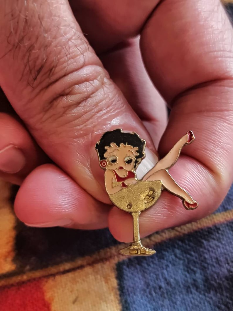 Inspired by the singer Helen K Betty Boop vintage 80s enamel crystal pin for your collection or as a gift to a friend Heart-shaped brooch