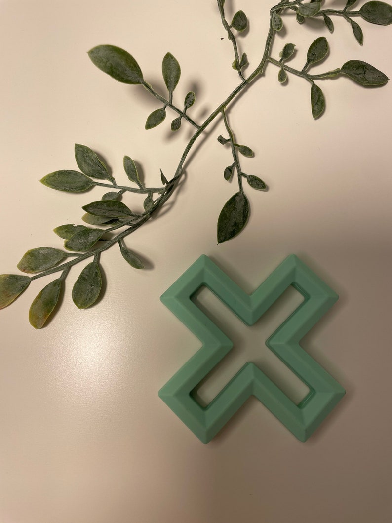 Geometrischer Kreuz Silikon Beißer mit Textur. Baby-Greifvogel aus Kupfer, grau, weiß, rosa, mint, Seefoam und grauem Marmor. BPA frei. Mint