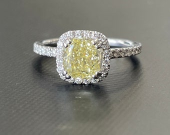Anillo de compromiso de diamante amarillo de 18K - Anillo de halo de diamante talla cojín con fancy yellow GIA Certified Diamond 1.35 CT
