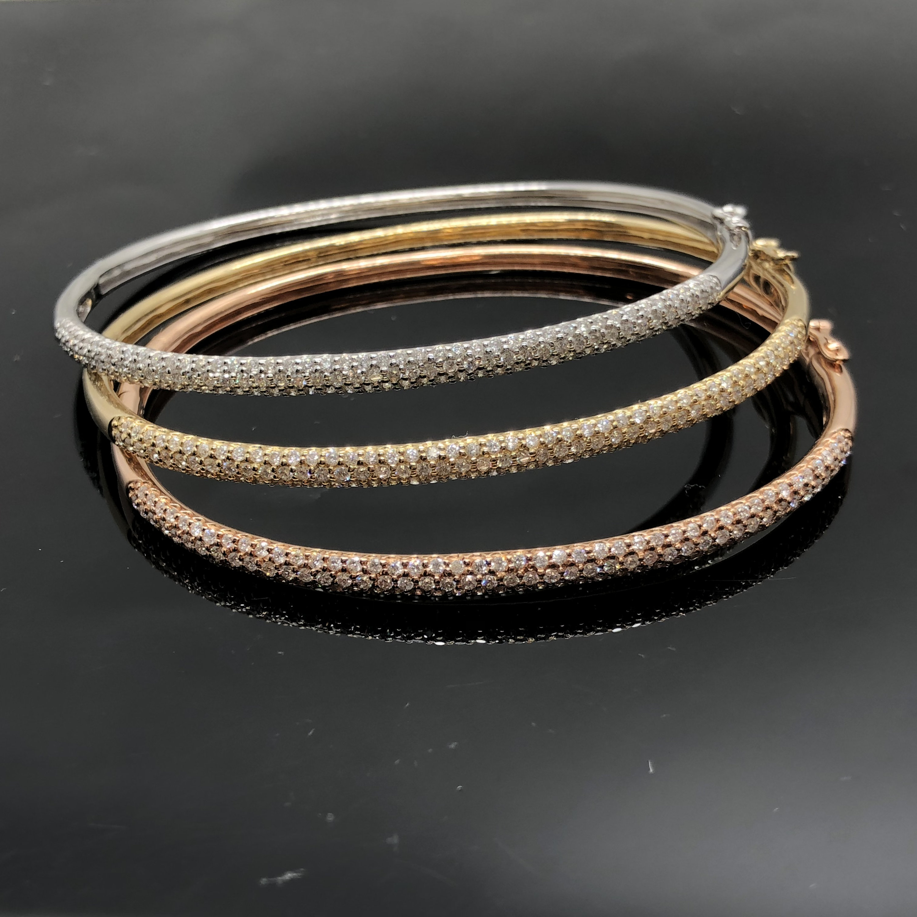 Modern Renaissance Bangle Bracelet in 18K Yellow Gold with Full Pavé, 4.5mm  | David Yurman