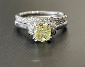 14K Yellow Diamond Bridal Set - GIA Certified Cushion Cut Natural Fancy Yellow Diamond Anillo de compromiso con banda a juego