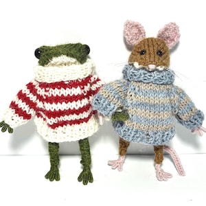 Hand Knitted Posable Frog or Mouse in Sweater,  MADE TO ORDER, Knitted Frog or Mouse, Tree Frog, Field Mouse