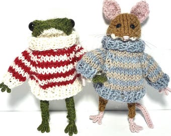 Hand Knitted Posable Frog or Mouse in Sweater,  MADE TO ORDER, Knitted Frog or Mouse, Tree Frog, Field Mouse