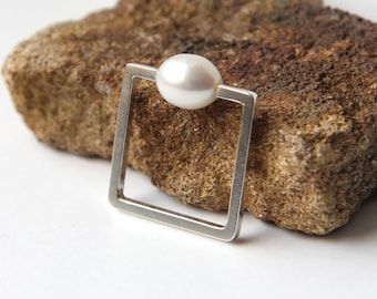 Fine Silver Square Ring with Pearl. Geometric Stack Ring. Simple Handmade Everyday Ring. Jewelry with pearl. Gift for her. Engagement ring
