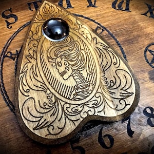 Engraved Wooden Planchette for Ouija Board "Miss Muerte" - esotericism paganism pagan witch witchcraft wicca ouijaboard ouijaplanchette