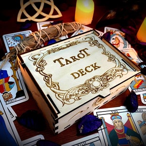 Caja de Tarot Pirografiada Láser -- Tarot, Cartas, Wicca, Wicca, Paganismo, Brujería, Brujería, Adivinación, Pagano, Lectura