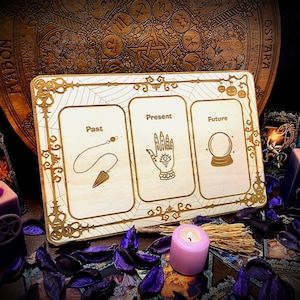 Tableau de lecture de tarot « Magickal Future » sorcellerie sorcellerie wicca tarot présent passé futur paganisme pagan pyrographie