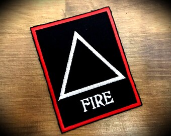 Toppa ricamata elemento Fuoco - pagano paganesimo ricamo strega rituale magia stregoneria stregone forza ricamo elementali aria acqua terra