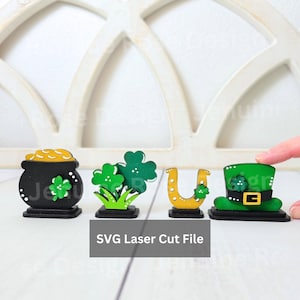 Set di file SVG per il taglio laser di Tiny St Patrick's Day Shelf Sitter per Glowforge o Laser Cutter, accessori per mini gnomi in legno o Lucky Scrap Busters