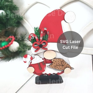 Mrs Claus Gnome SVG arquivo de corte a laser para cortador a laser ou Glowforge, gnomo de Natal de madeira com prato de biscoitos e caneca, babá de prateleira de Natal