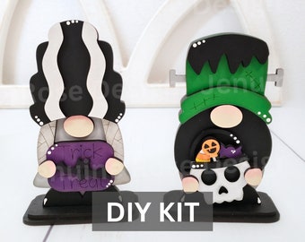 Kit de bricolaje: Pareja de gnomos de Frankenstein, gnomos de Halloween de madera sin terminar y sin ensamblar con letrero de truco o trato y cubo de calavera para niñera de estantería
