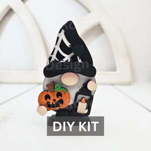 Halloween Gnome DIY Kit, Unfinished Wooden Spooky Gnome Shelf Sitter with Spiderweb, Jackolantern & Lantern for Halloween Tiered Tray Decor