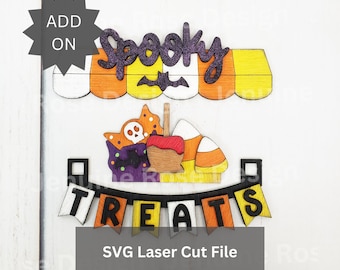 Puede incluir: Un letrero de madera con las palabras "Spooky Treats" en letras negras sobre una pancarta amarilla y naranja. El letrero está decorado con un maíz dulce, una manzana y un murciélago. El letrero está etiquetado como "SVG Laser Cut File".