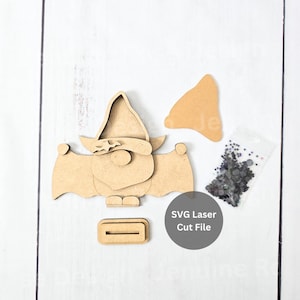 Vampire Shaker Gnome SVG lasergesneden bestand voor Glowforge of Laser Cutter, 4" houten Halloween Gnome met open cape of vleermuisvleugels voor gelaagde lade
