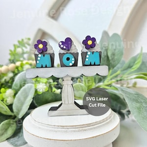 Suporte para bolo Tiny Mom, arquivo SVG cortado a laser para Glowforge ou cortador a laser, suporte de cupcakes de madeira intercambiável para decoração do Dia das Mães