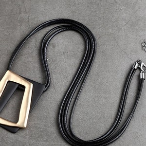 Fashionable Sweater Chain Pendant: Long Gold Necklace for Women