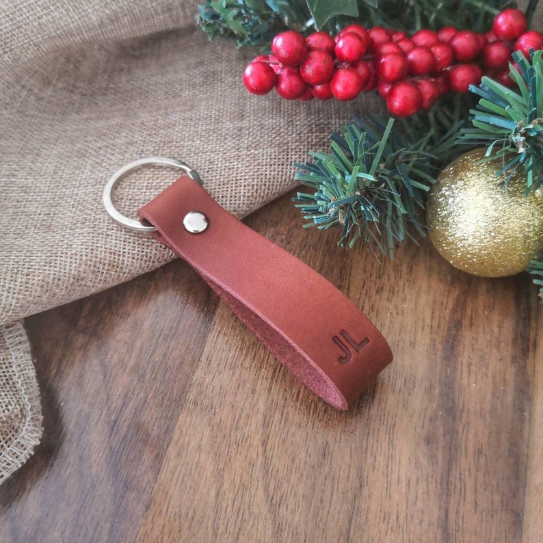 Personalized Leather Keychain - Monogrammed Leather Keyring - Anniversary Gift for Him Boyfriend Dad - Fathers Day Gift 