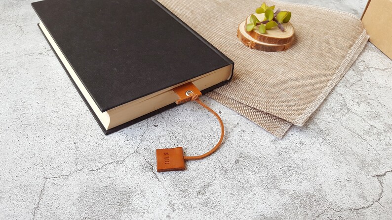 personalised leather bookmark bookmark for men 3rd etsy