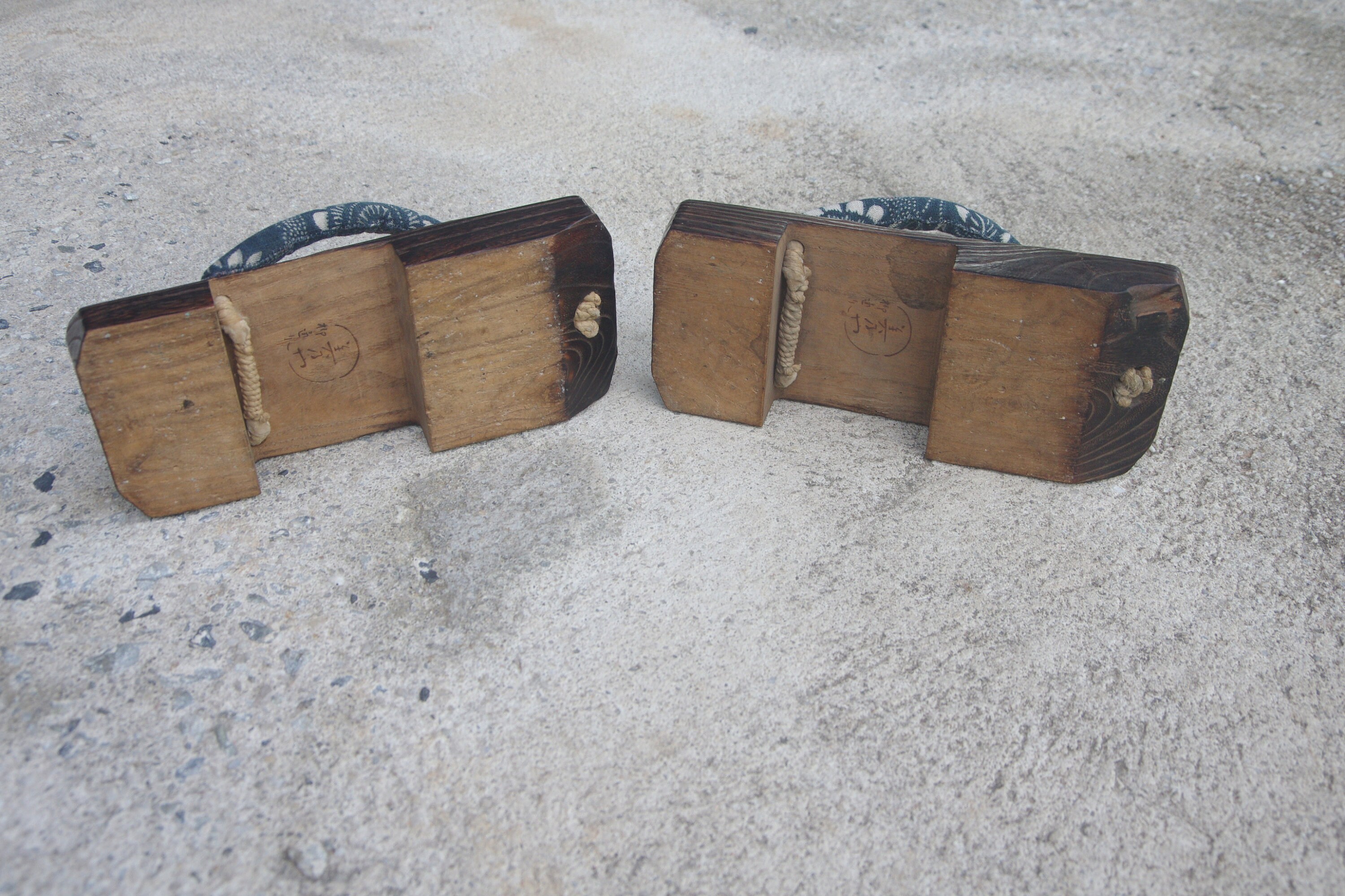 wooden zori