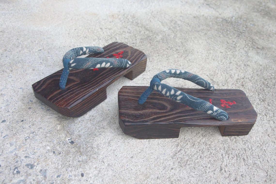 wooden zori