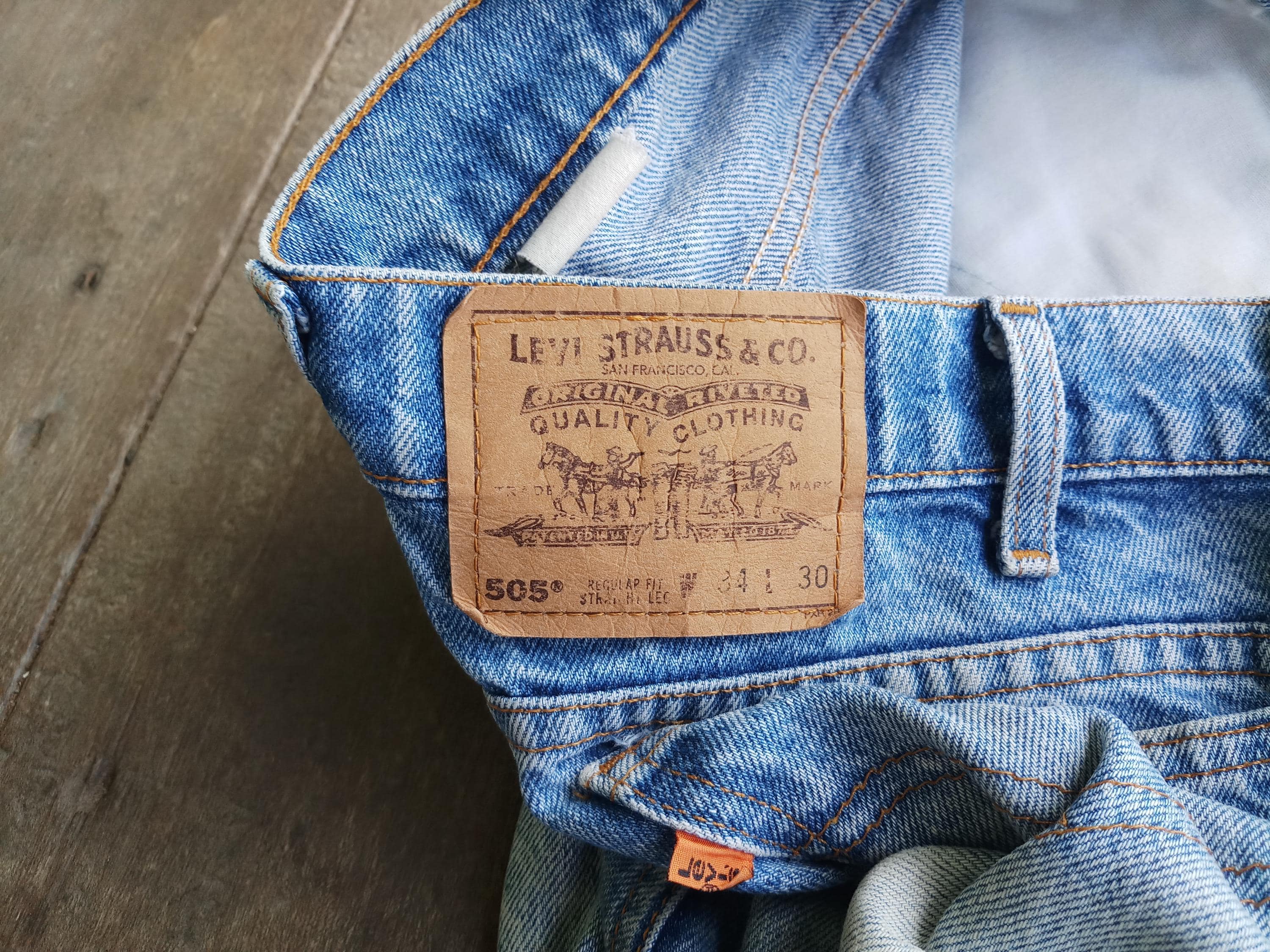 色褪せたジーンズ、ヴィンテージ リーバイス 505 オレンジタブ W34 L30