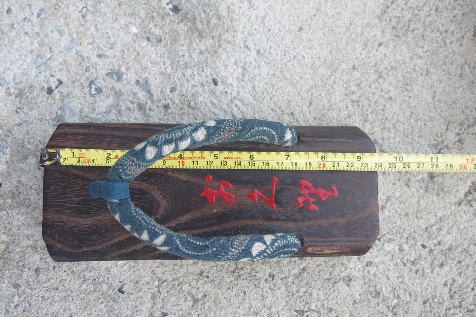 wooden zori