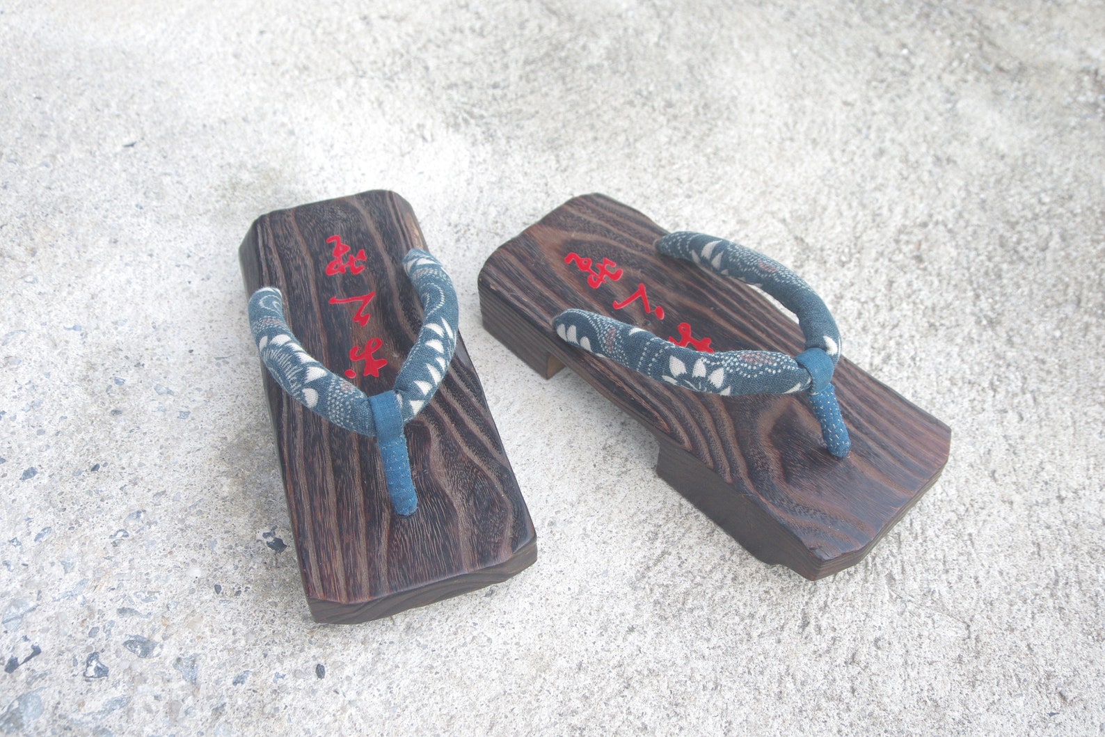wooden zori