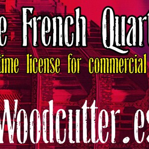 Puede incluir: Una ilustración digital de una fuente llamada "The French Quarter" con el texto "Lifetime license for commercial use." y "Woodcutter.es" debajo. El fondo es un patrón de rayas rojas y blancas.