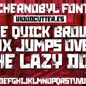 Puede incluir: Chernobyl Font, un estilo de fuente en negrita y desgastada, con el texto "The quick brown fox jumps over the lazy dog" y el alfabeto mostrado debajo. La fuente es blanca sobre un fondo rojo.