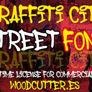 Op de afbeelding: Graffiti City Street Font lettertype met een geel, rood en wit kleurenschema. Het lettertype wordt weergegeven op een rode bakstenen muur met graffiti. De tekst "LIFETIME LICENSE FOR COMMERCIAL USE. WOODCUTTER.ES" wordt ook op de muur weergegeven.