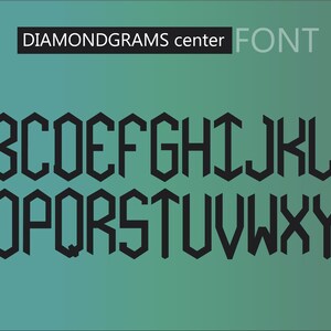 Puede incluir: Una fuente de alfabeto en blanco y negro con un dise&ntilde;o geom&eacute;trico en forma de diamante. La fuente se llama "DIAMONDGRAMS center FONT".