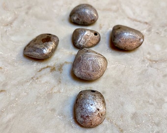 Muonionalusta Meteorite Rare 11x13mm to 14x14mm Pendant Nugget Beads